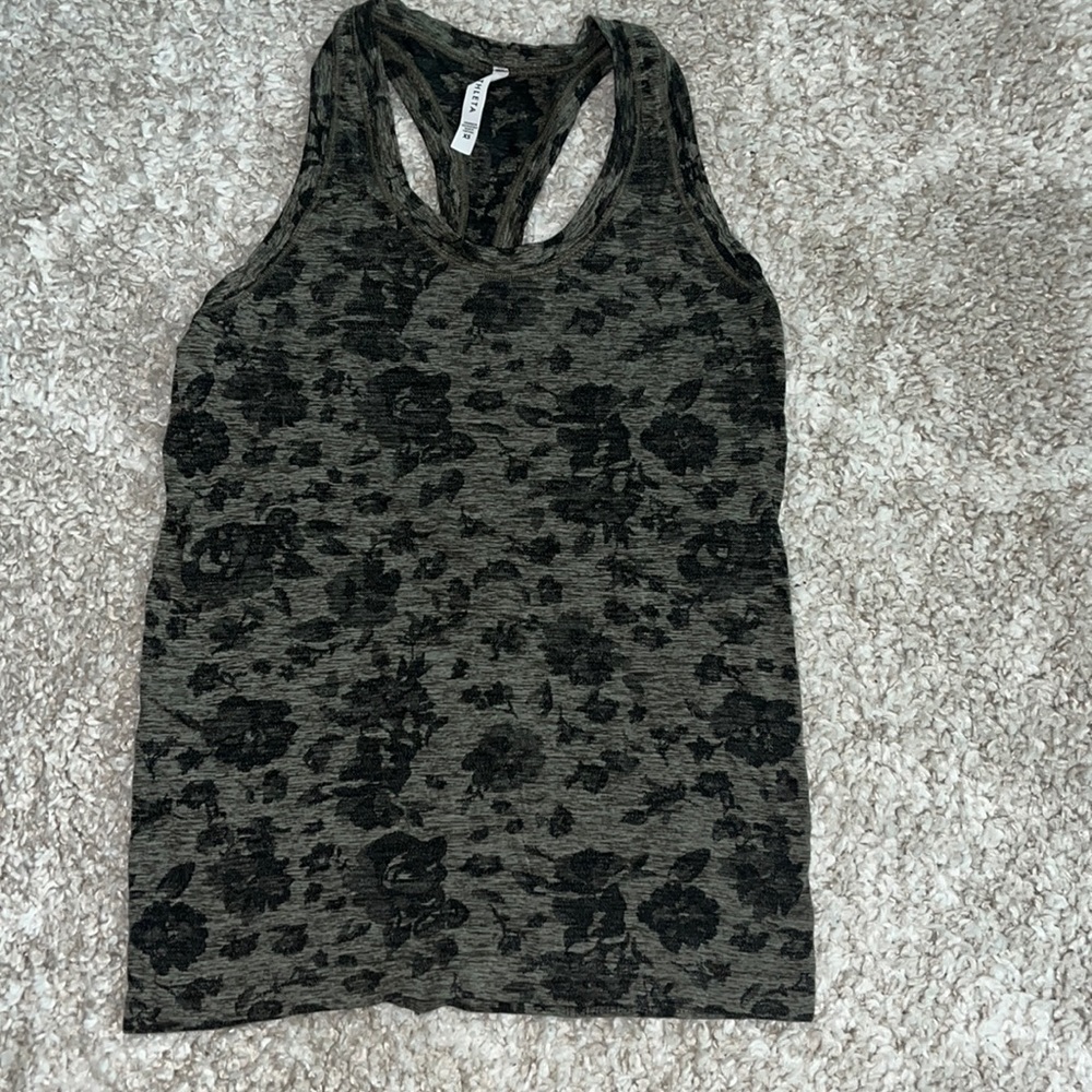 Athleta momentum tank size xs